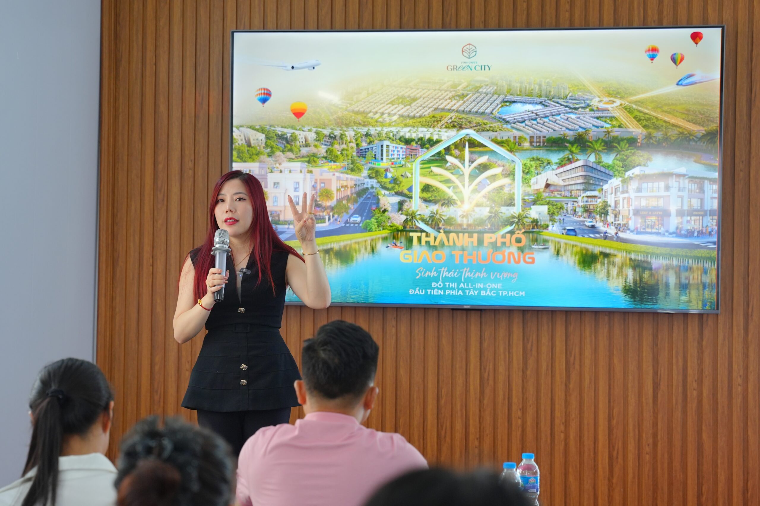 Giám Đốc Dự Án Ms. Hà Thoa chia sẻ các key nổi bật của dự án Vinhomes Green City